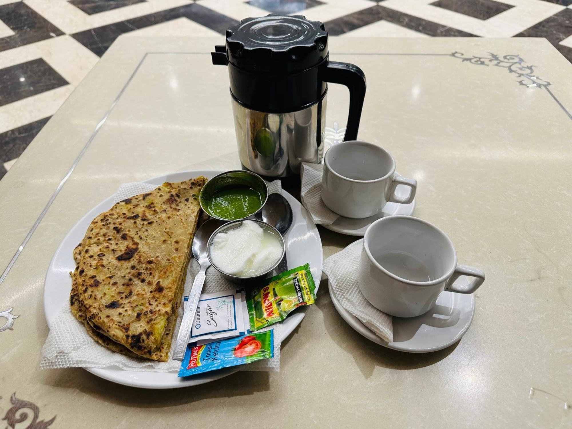 Chowdhry Tourist Lodge - New Delhi Railway Station - 2 Minutes Walk Ngoại thất bức ảnh