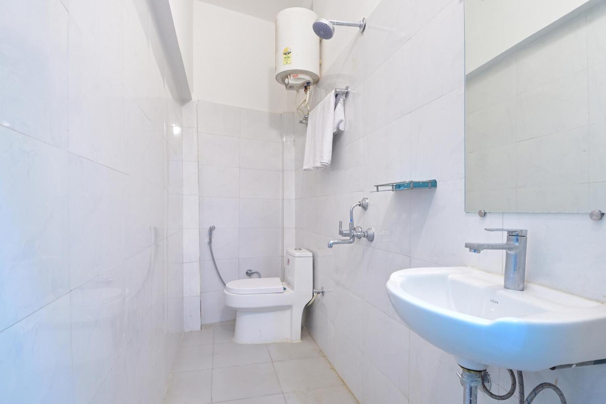 Chowdhry Tourist Lodge - New Delhi Railway Station - 2 Minutes Walk Ngoại thất bức ảnh