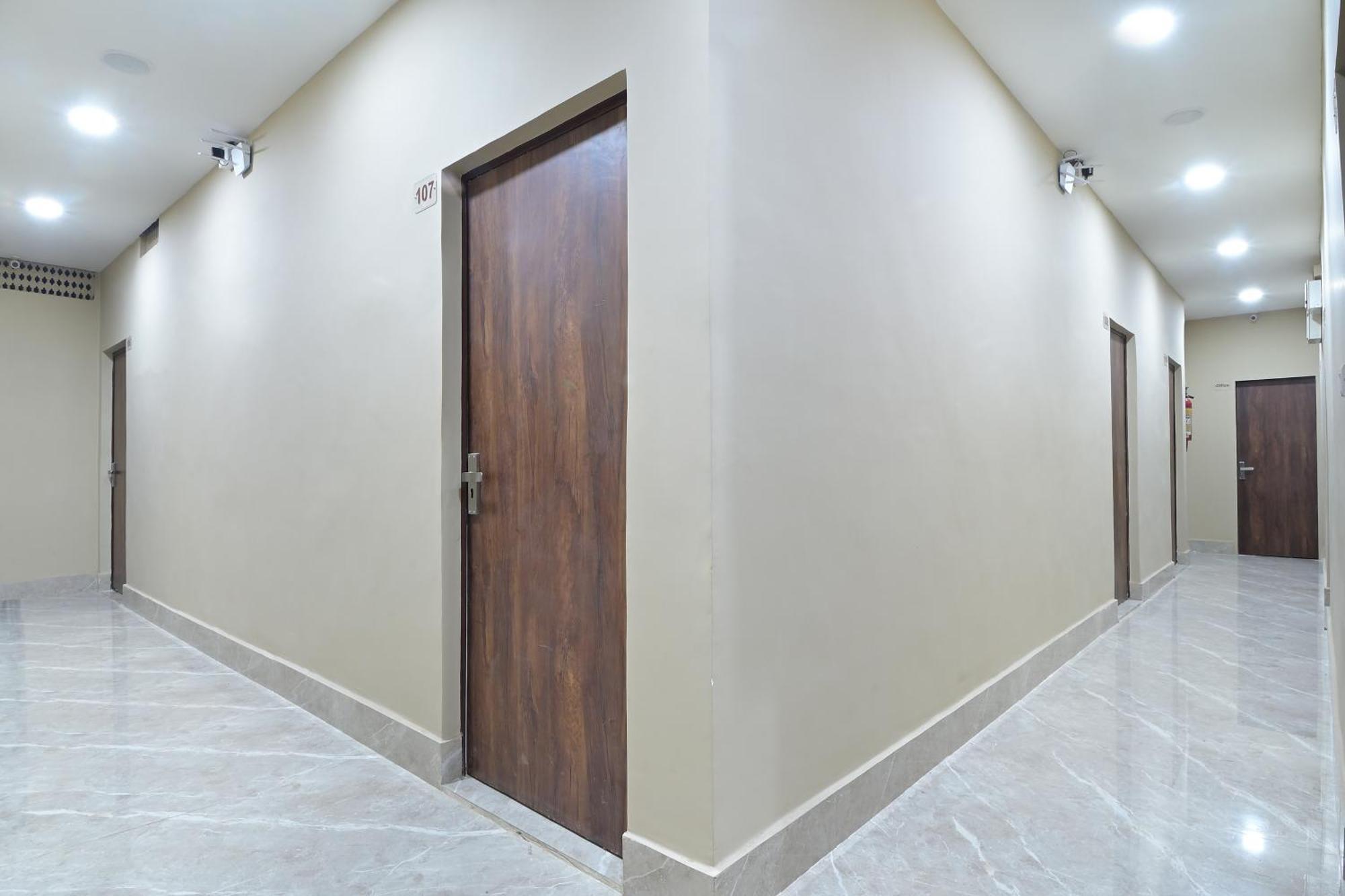 Chowdhry Tourist Lodge - New Delhi Railway Station - 2 Minutes Walk Ngoại thất bức ảnh