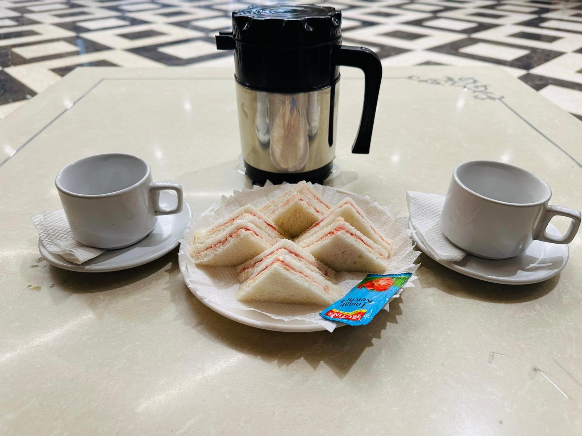 Chowdhry Tourist Lodge - New Delhi Railway Station - 2 Minutes Walk Ngoại thất bức ảnh
