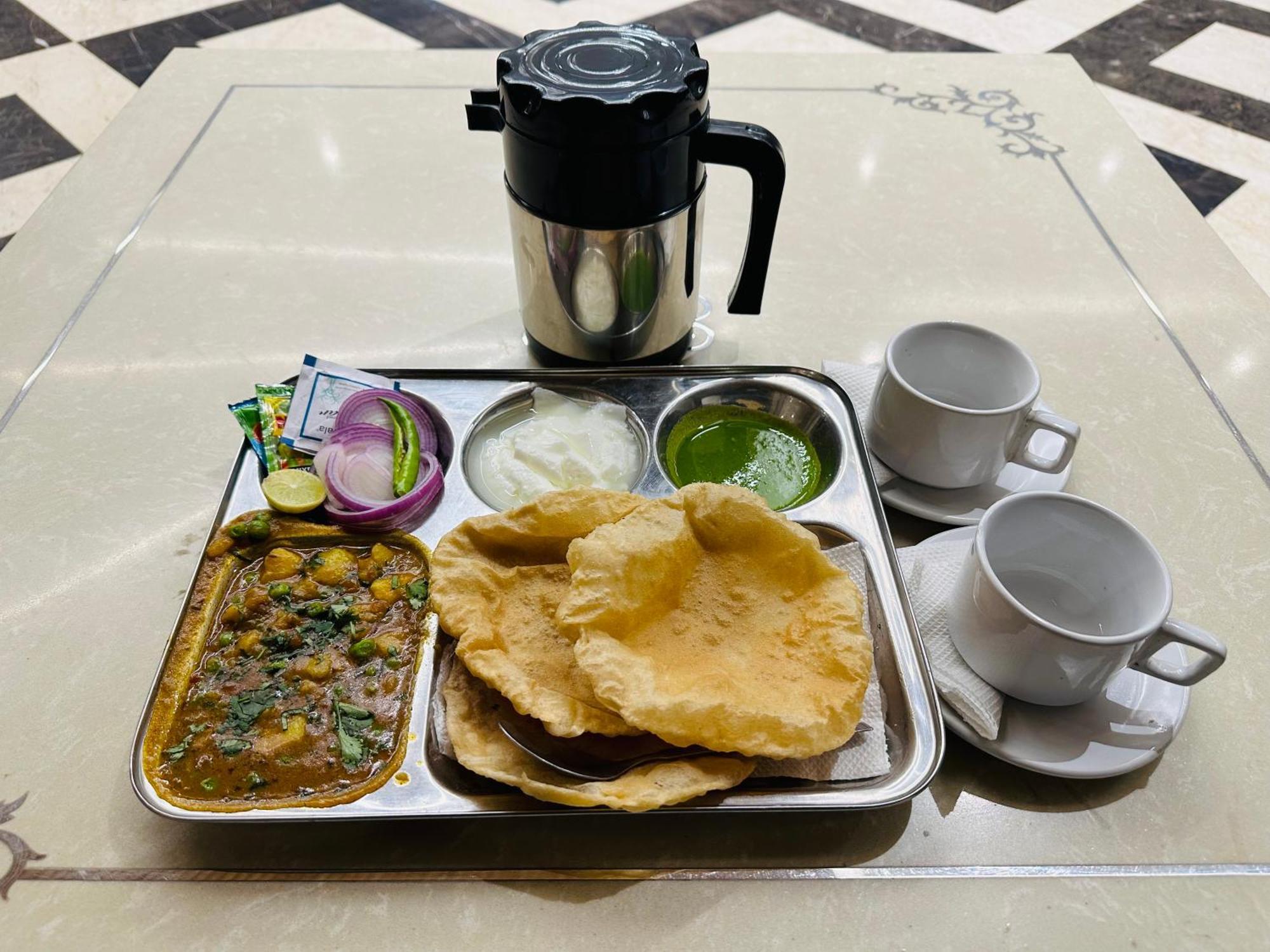 Chowdhry Tourist Lodge - New Delhi Railway Station - 2 Minutes Walk Ngoại thất bức ảnh
