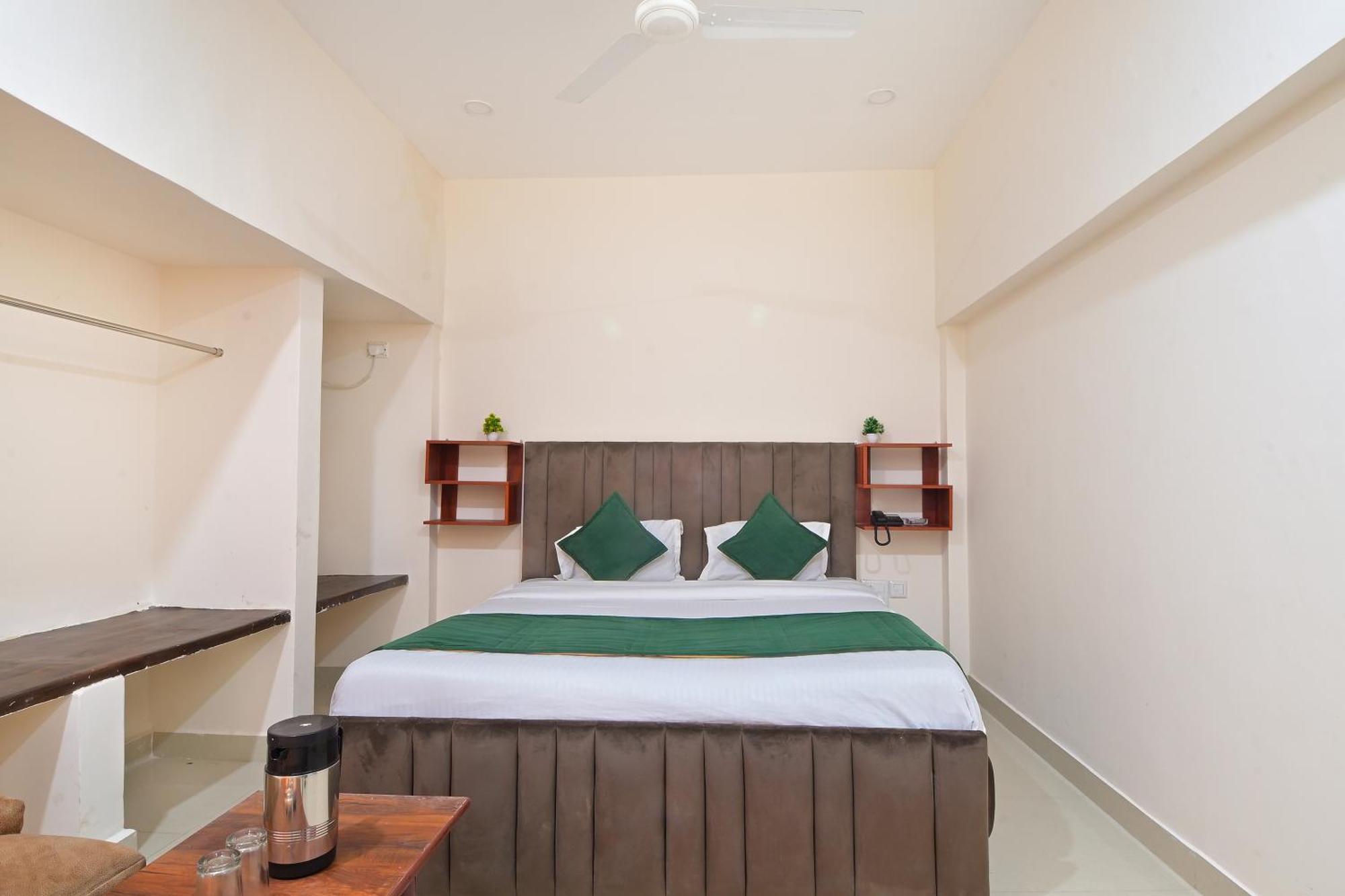 Chowdhry Tourist Lodge - New Delhi Railway Station - 2 Minutes Walk Ngoại thất bức ảnh